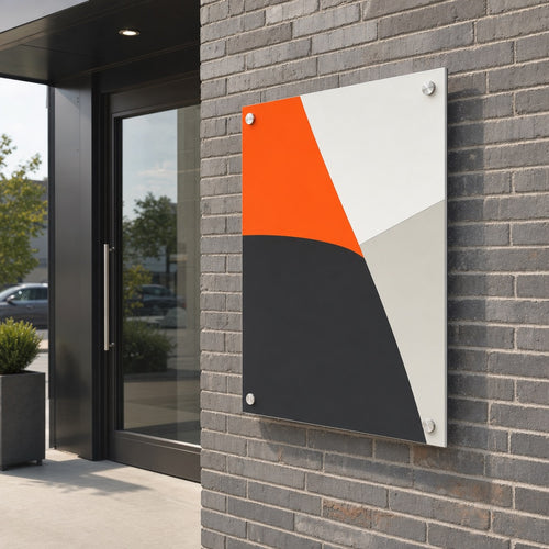 Alu-Verbundschild mit Abstandshaltern an einer Klinkerwand