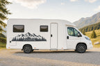 Seitenaufkleber „Bergpanorama mit Wald“ in Anthrazit am Wohnmobil