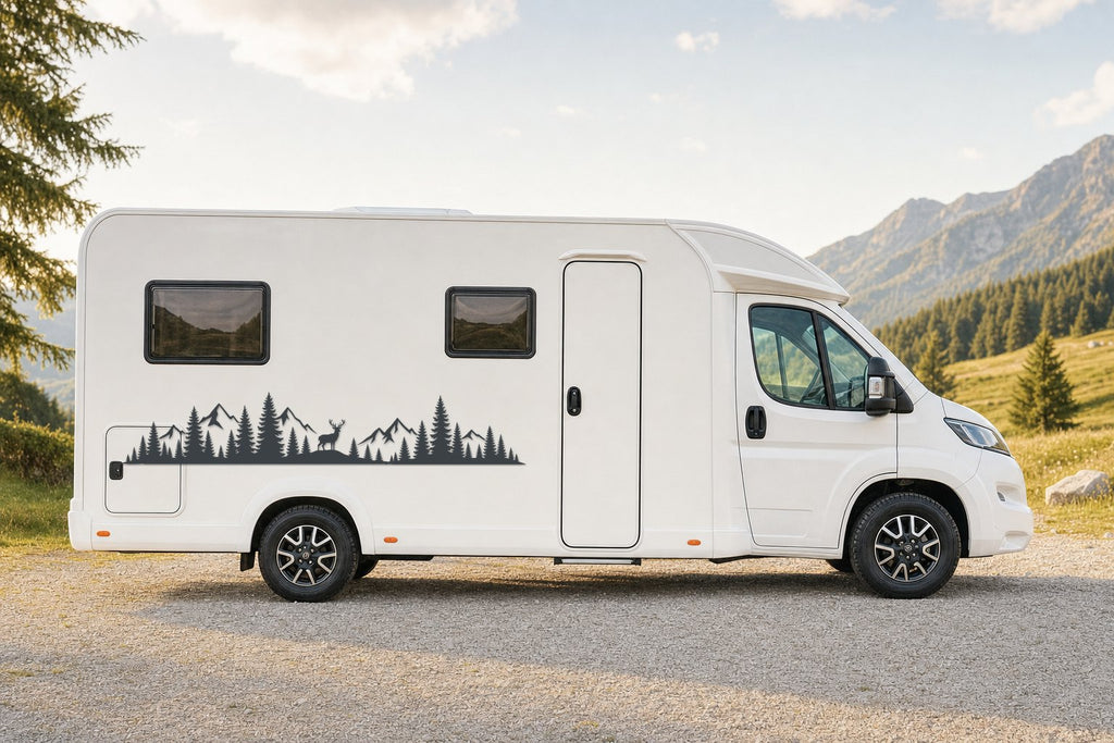 Seitenaufkleber „Wald mit Hirsch“ in Anthrazit am Wohnmobil