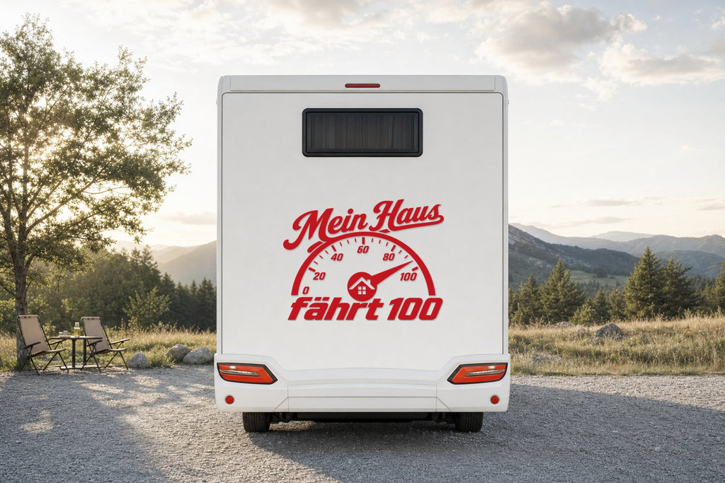 Wohnmobil-Aufkleber „Mein Haus fährt 100“ in Rot am Wohnmobil
