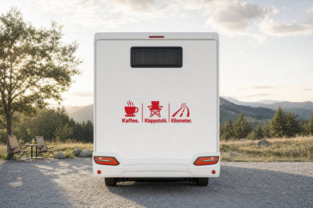Wohnmobil-Aufkleber „Kaffee. Klappstuhl. Kilometer.“ in Rot am Wohnmobil