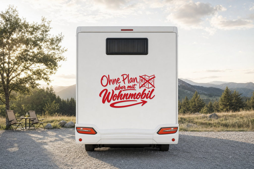 Wohnmobil-Aufkleber „Ohne Plan, aber mit Wohnmobil“ in Rot am Wohnmobil
