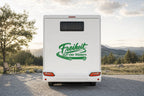 Wohnmobil-Aufkleber „Freiheit auf vier Rädern“ in Grün am Wohnmobil
