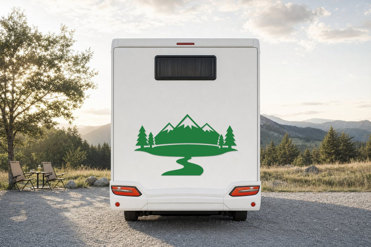Berge-Aufkleber „Bergsee“ fürs Wohnmobil in Grün am Wohnmobil