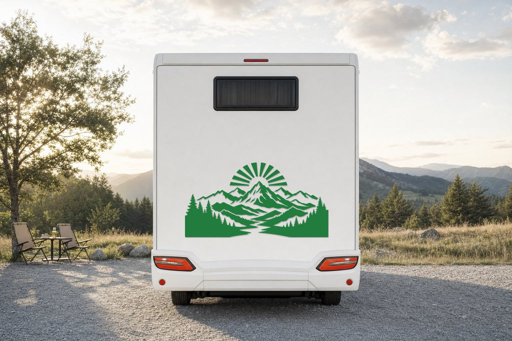 Berge-Aufkleber „Sonnenaufgang“ fürs Wohnmobil in Grün am Wohnmobil