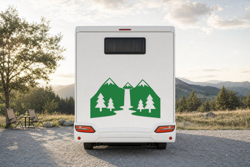 Berge-Aufkleber „Wasserfall“ fürs Wohnmobil in Grün am Wohnmobil