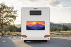 Heck-Aufkleber Sonnenuntergang über Bergen am Wohnmobil