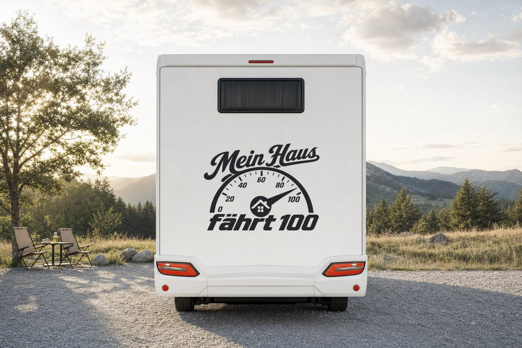 Wohnmobil-Aufkleber „Mein Haus fährt 100“ am Wohnmobil