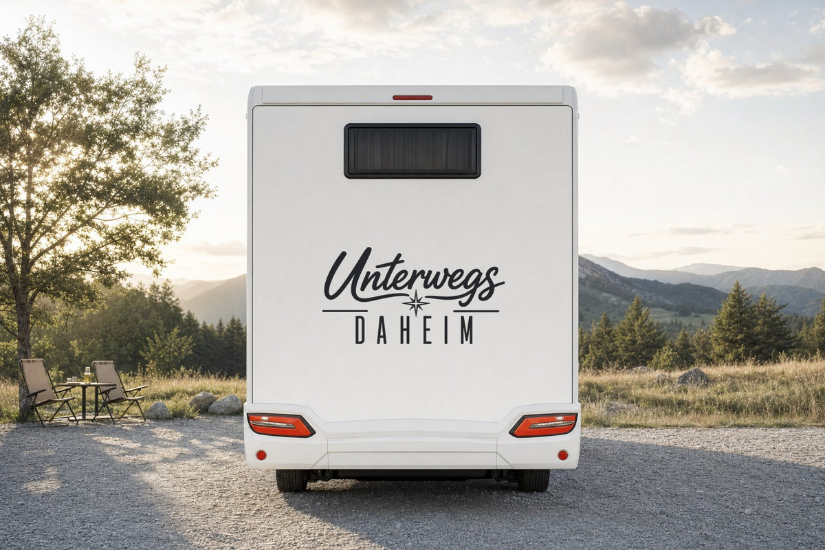 Wohnmobil-Aufkleber „Unterwegs daheim“ am Wohnmobil