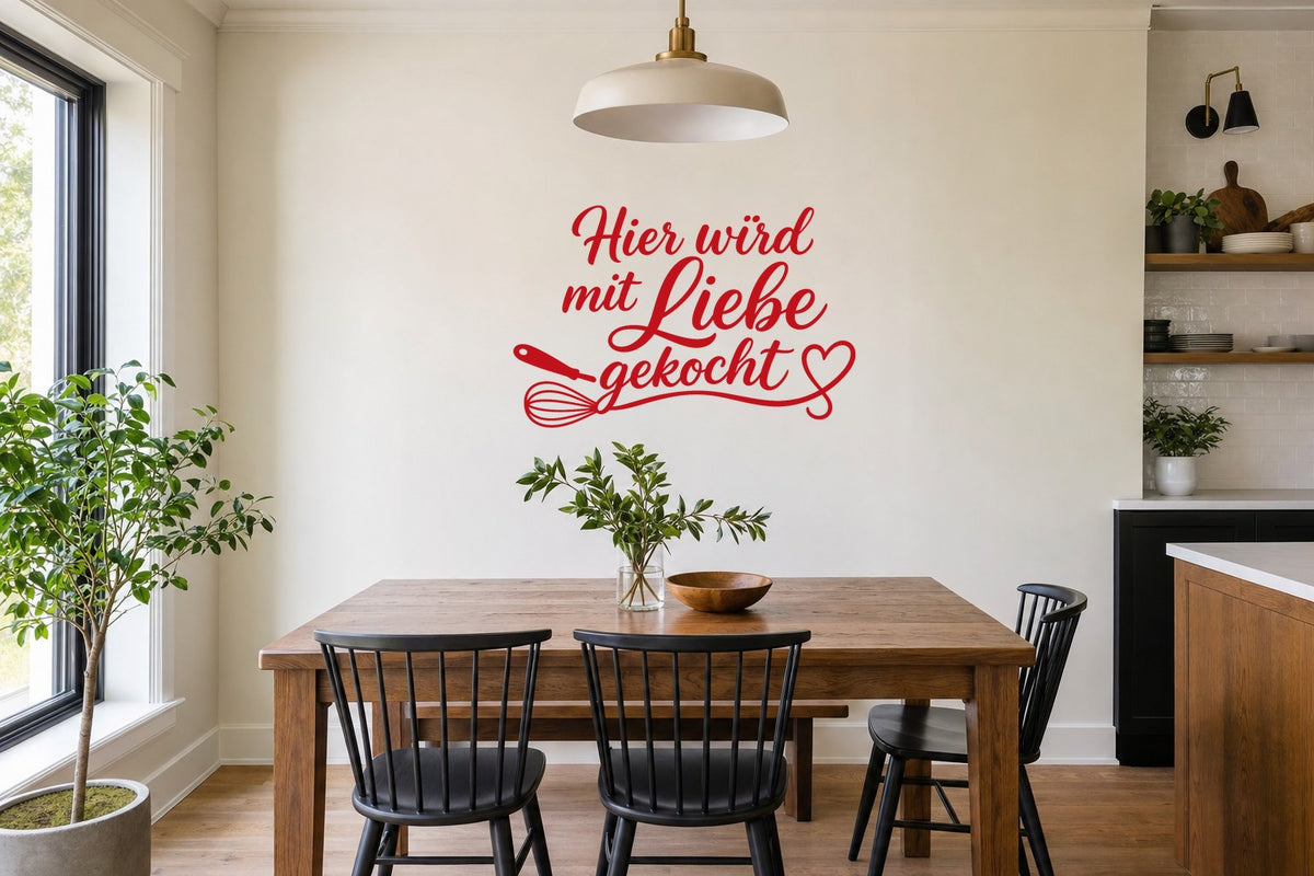 Wandtattoo „Hier wird mit Liebe gekocht“ in Rot an der Wand